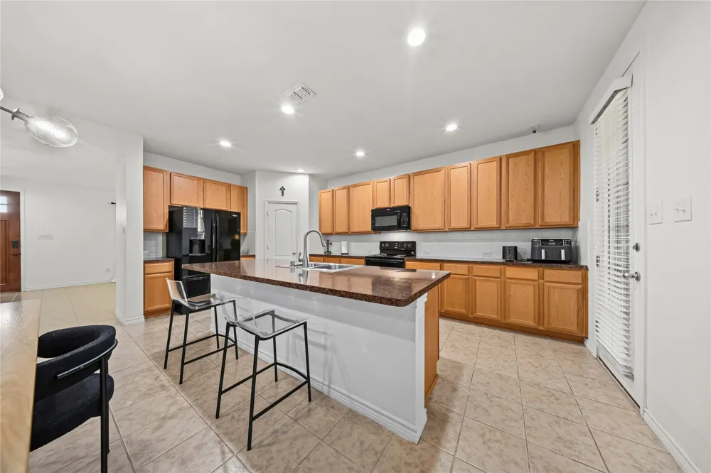 741 Jewelflower Drive DeSoto, TX 75115