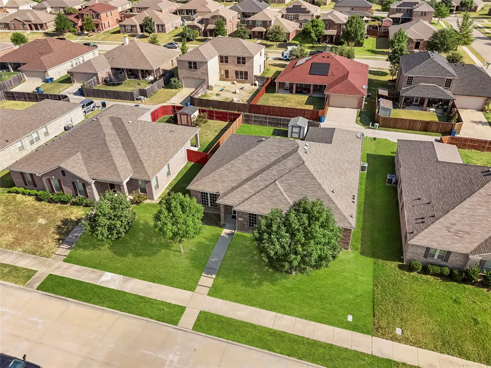 741 Jewelflower Drive DeSoto, TX 75115