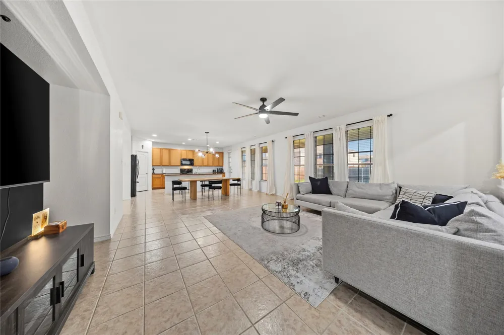 741 Jewelflower Drive DeSoto, TX 75115