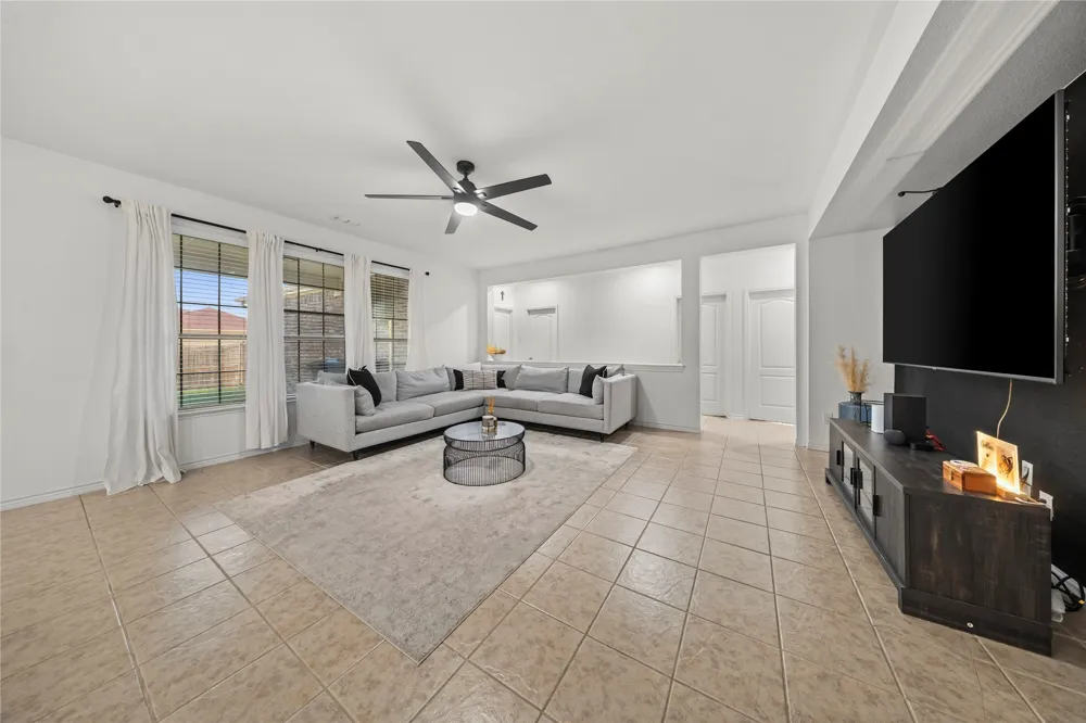 741 Jewelflower Drive DeSoto, TX 75115