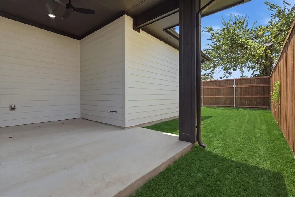1710 Toronto Street Dallas, TX 75212