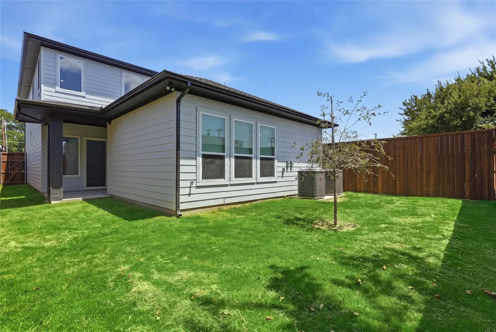 1710 Toronto Street Dallas, TX 75212