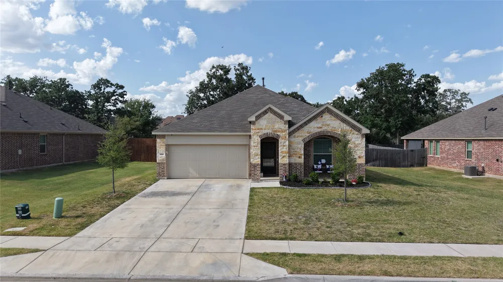 1221 Pistachio Drive Azle, TX 76020