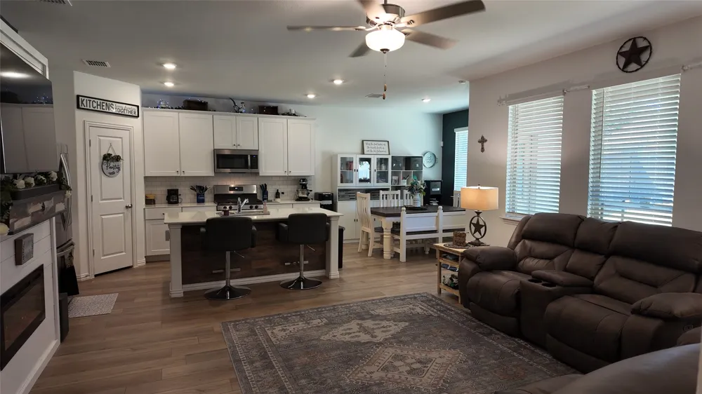 1221 Pistachio Drive Azle, TX 76020