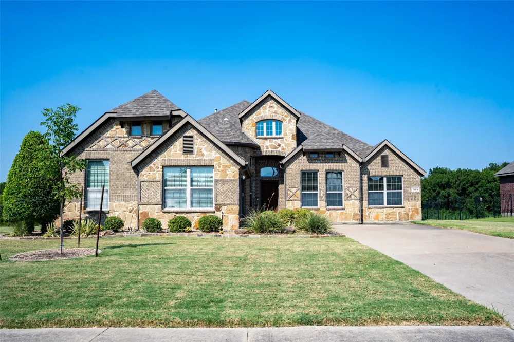 1824 Fair Oaks Lane Royse City, TX 75189