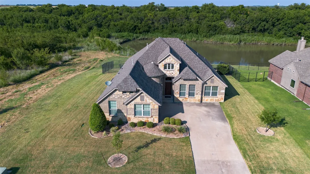 1824 Fair Oaks Lane Royse City, TX 75189