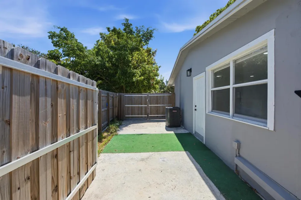 2801 NE 8TH TERRACE Pompano Beach, FL 33064