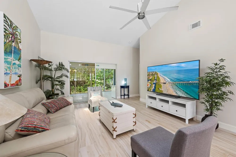 11139 SE Sea Pines Circle Hobe Sound, FL 33455
