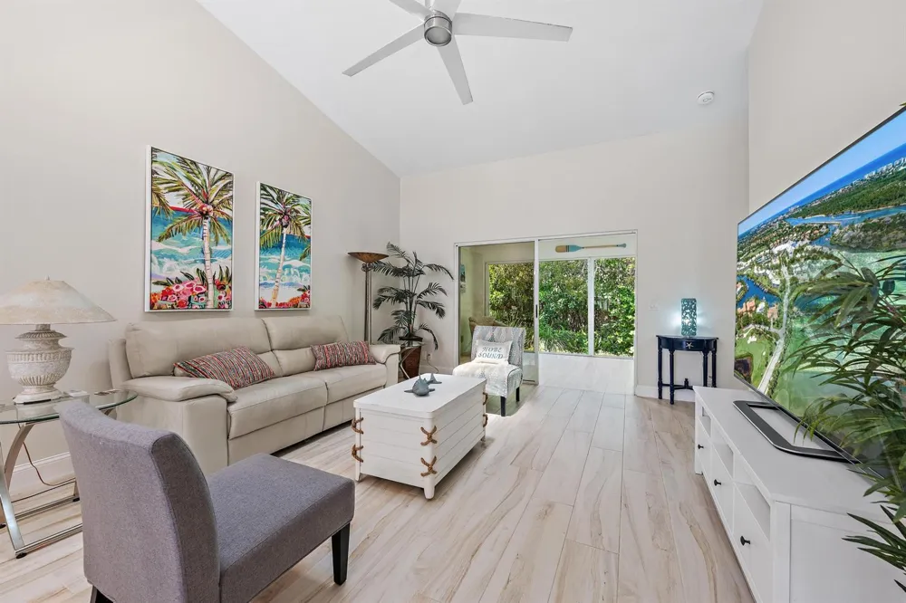 11139 SE Sea Pines Circle Hobe Sound, FL 33455