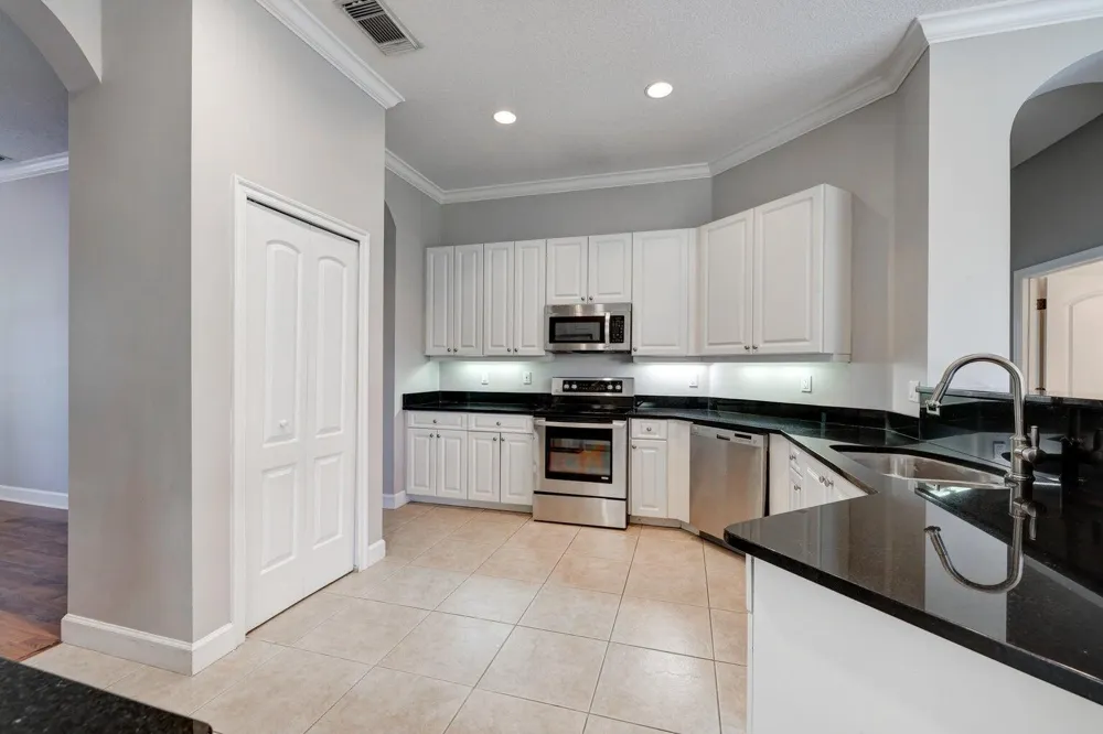 833 SW Vineland Court Port St. Lucie, FL 34986