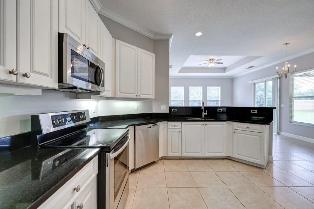 833 SW Vineland Court Port St. Lucie, FL 34986