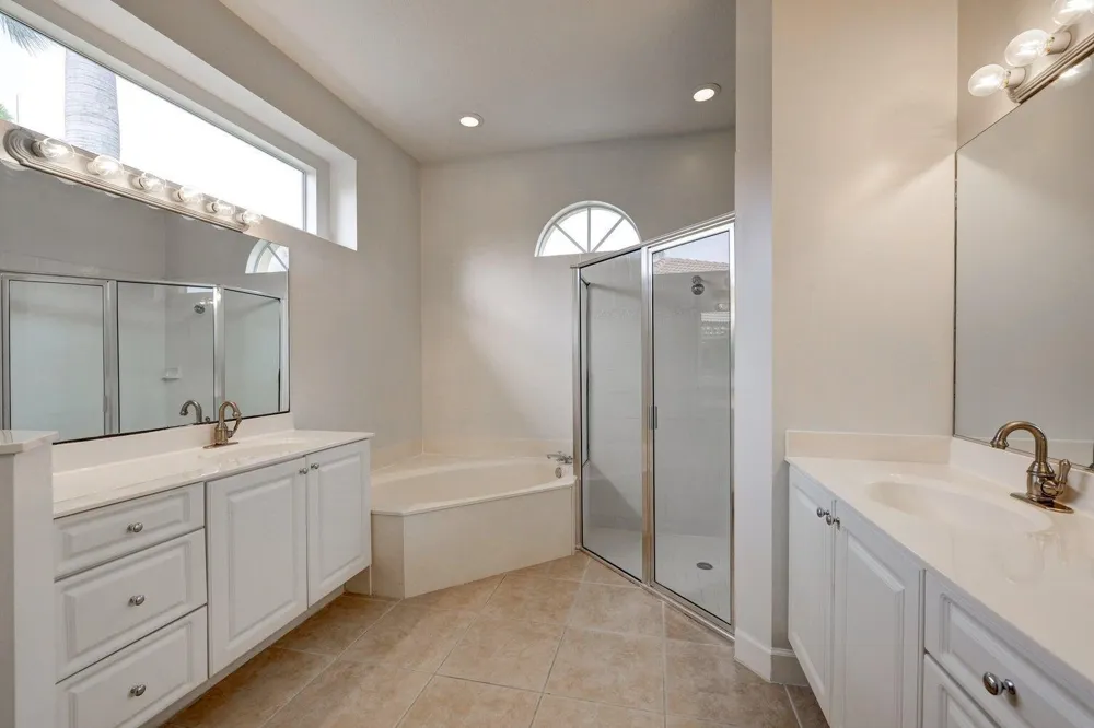 833 SW Vineland Court Port St. Lucie, FL 34986