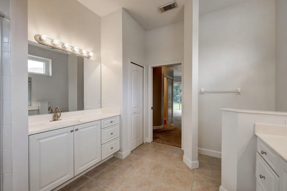 833 SW Vineland Court Port St. Lucie, FL 34986
