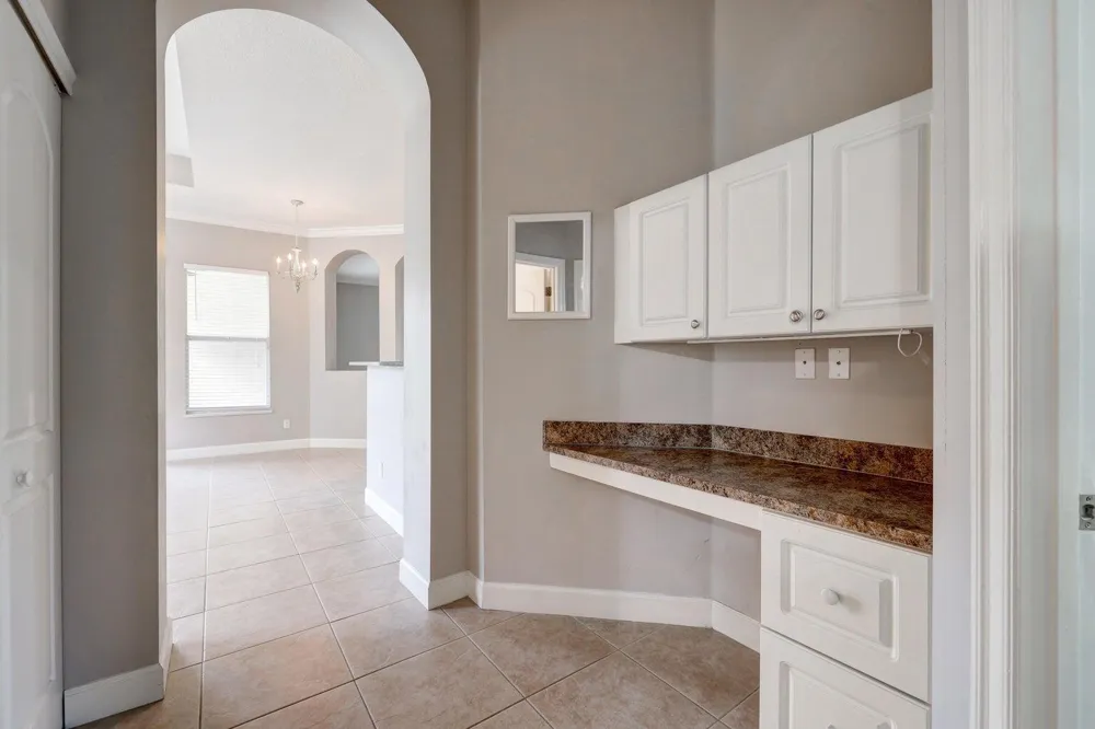 833 SW Vineland Court Port St. Lucie, FL 34986