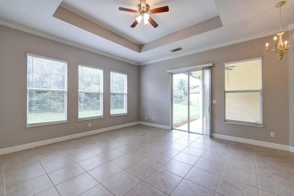 833 SW Vineland Court Port St. Lucie, FL 34986