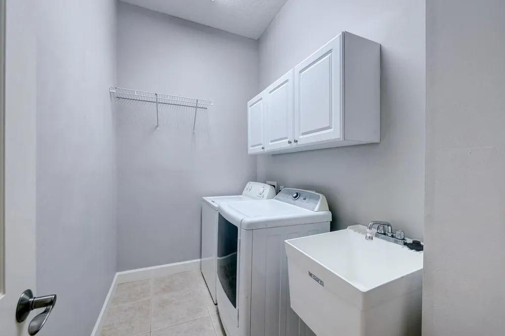 833 SW Vineland Court Port St. Lucie, FL 34986