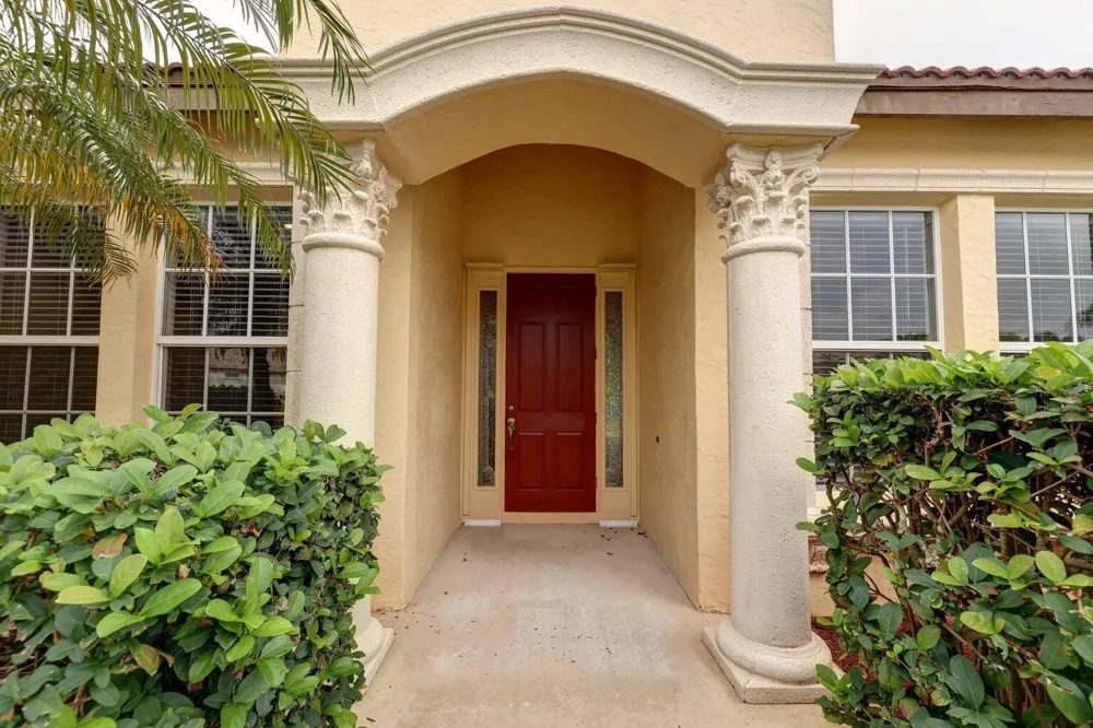 833 SW Vineland Court Port St. Lucie, FL 34986