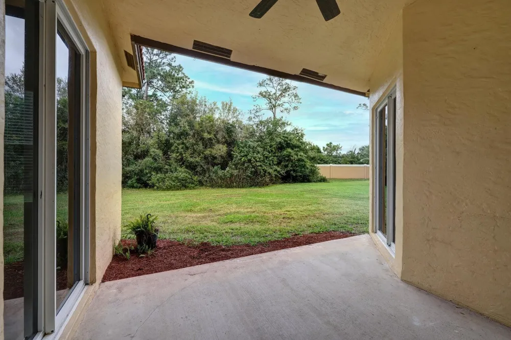 833 SW Vineland Court Port St. Lucie, FL 34986