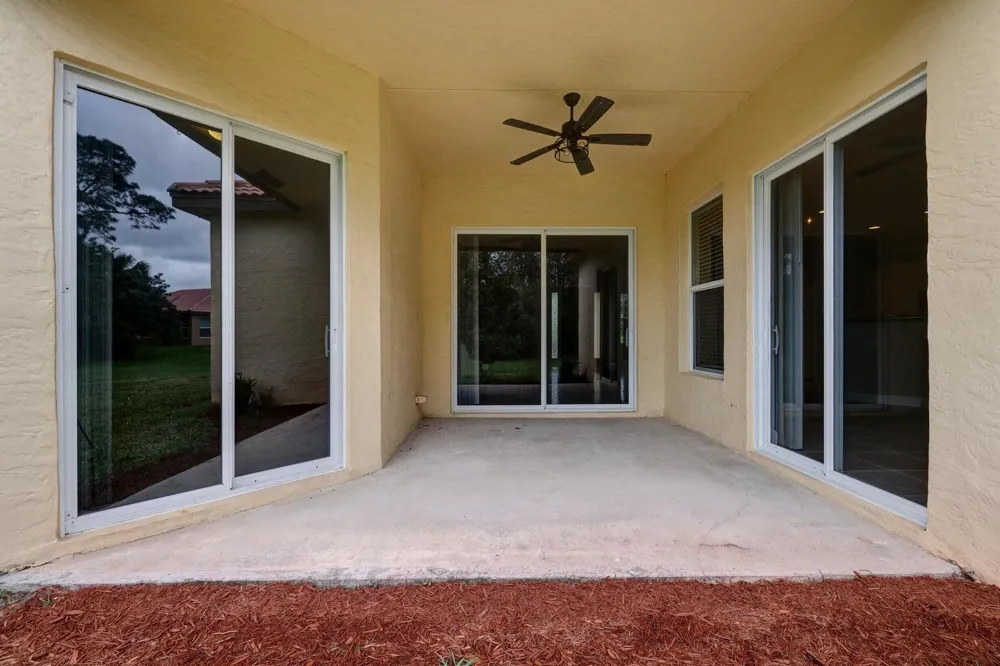 833 SW Vineland Court Port St. Lucie, FL 34986