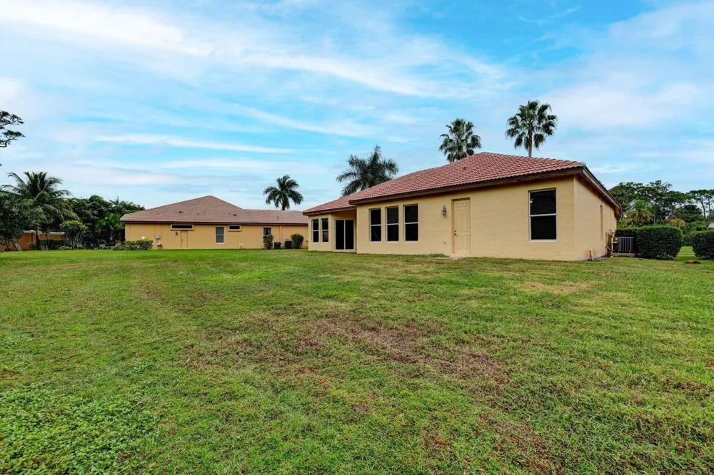 833 SW Vineland Court Port St. Lucie, FL 34986