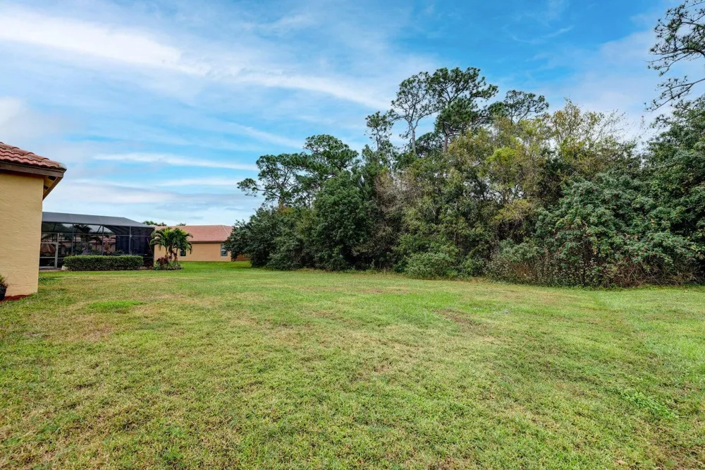 833 SW Vineland Court Port St. Lucie, FL 34986
