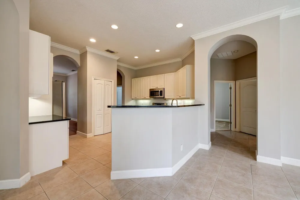 833 SW Vineland Court Port St. Lucie, FL 34986
