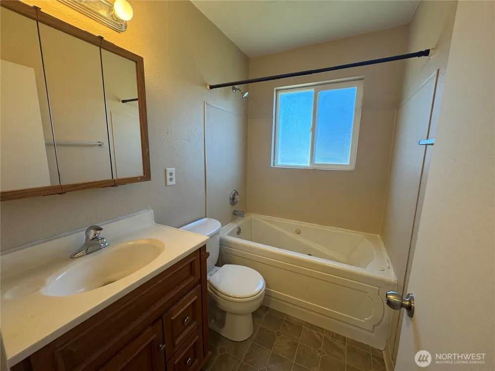 352 28th Avenue Longview, WA 98632
