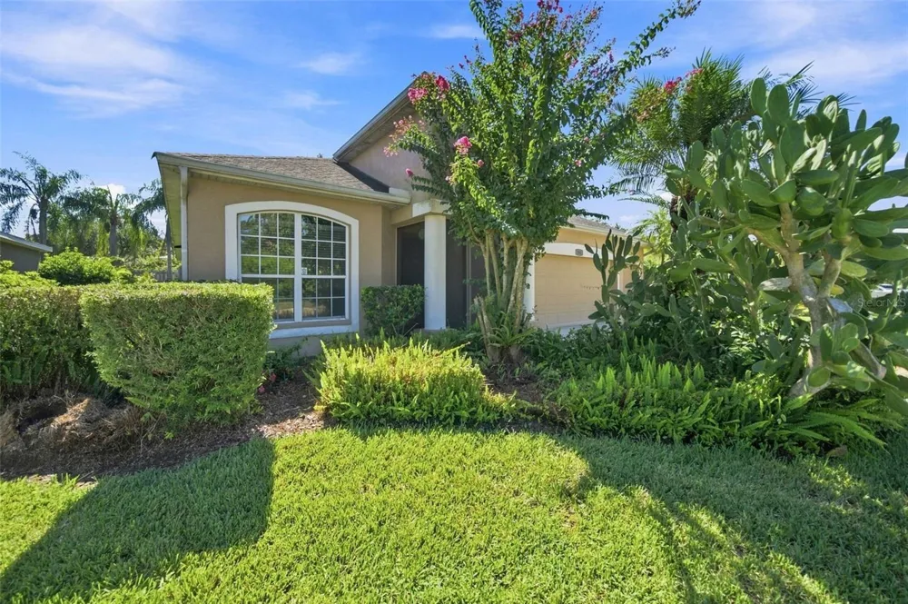 295 LONDONDERRY DRIVE Sarasota, FL 34240