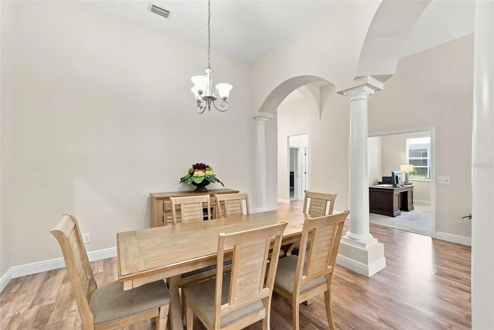 295 LONDONDERRY DRIVE Sarasota, FL 34240