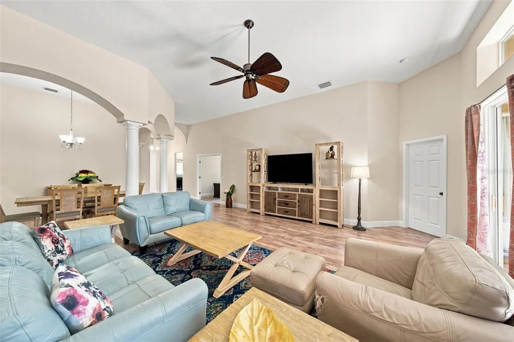 295 LONDONDERRY DRIVE Sarasota, FL 34240