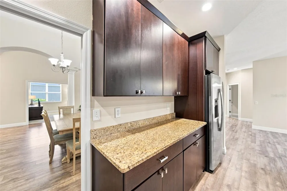 295 LONDONDERRY DRIVE Sarasota, FL 34240