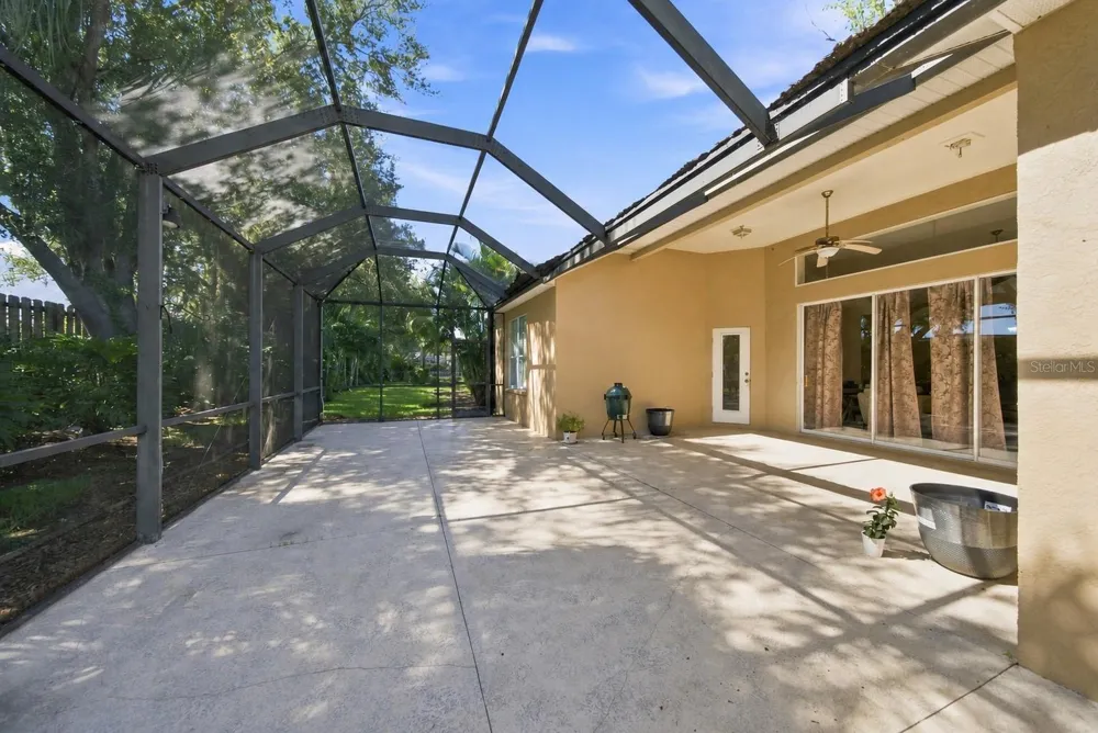 295 LONDONDERRY DRIVE Sarasota, FL 34240