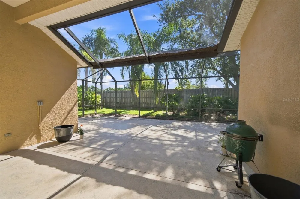 295 LONDONDERRY DRIVE Sarasota, FL 34240
