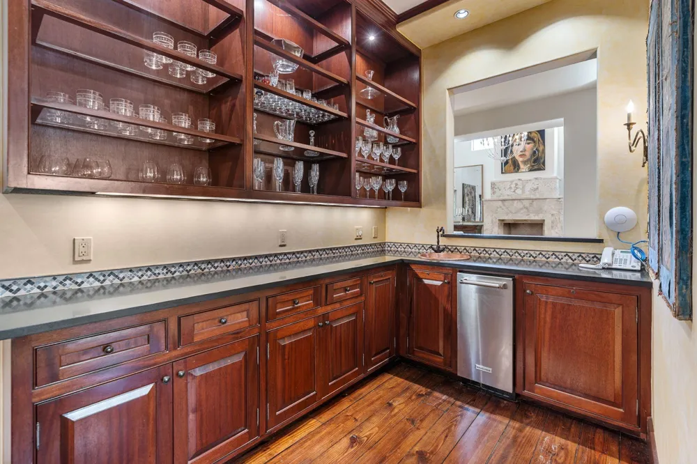 354 Piney Point Road Houston, TX 77024