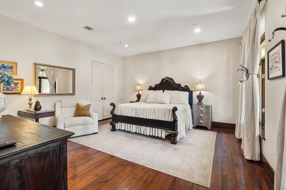 354 Piney Point Road Houston, TX 77024