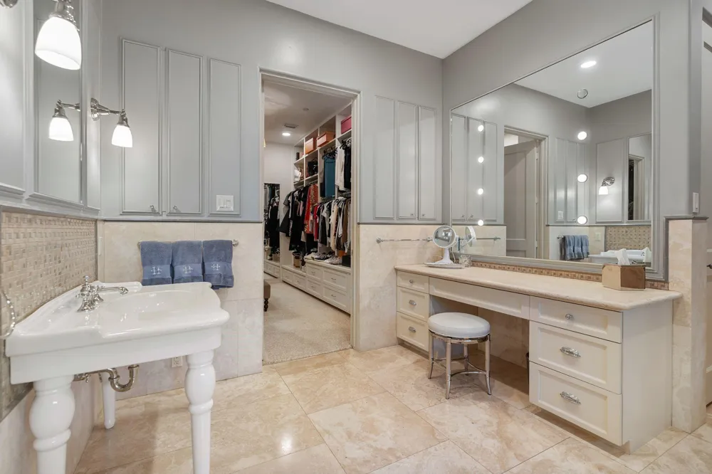 354 Piney Point Road Houston, TX 77024