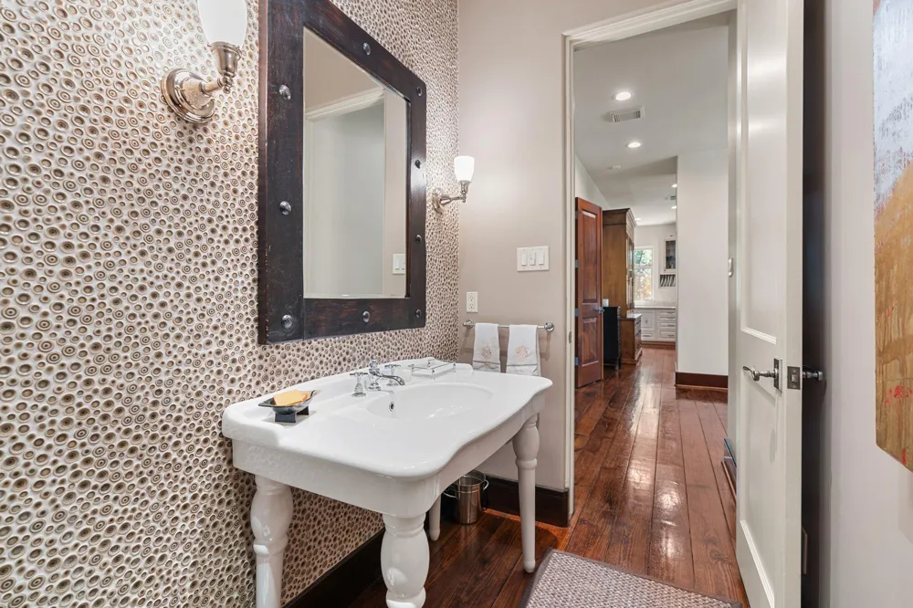 354 Piney Point Road Houston, TX 77024