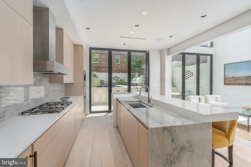 1683 34TH STREET NW Washington, DC 20007