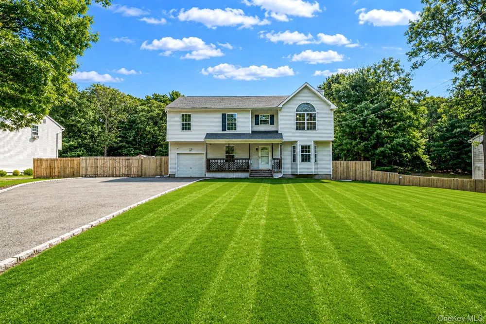 10 Cedar Lane Medford, NY 11763