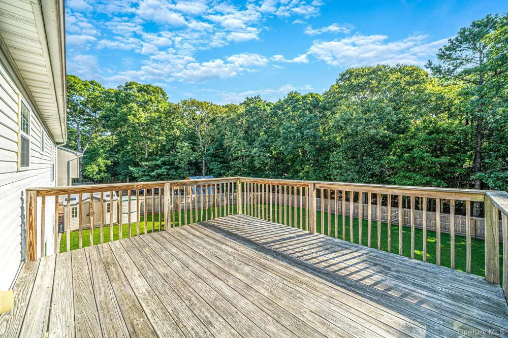 10 Cedar Lane Medford, NY 11763