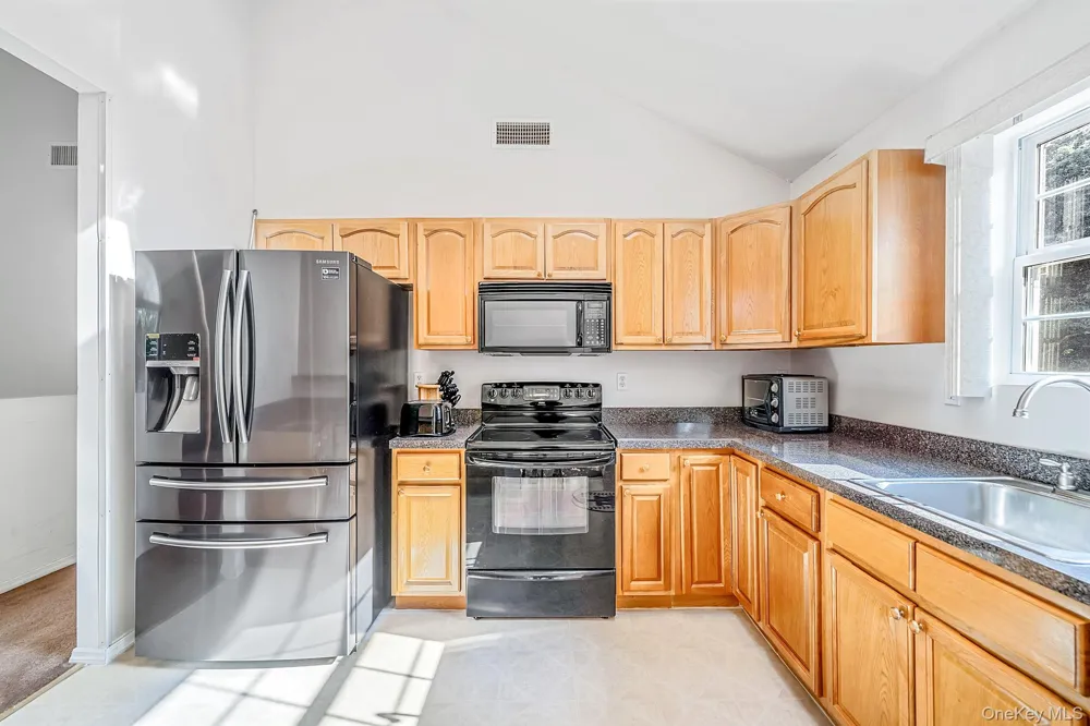 10 Cedar Lane Medford, NY 11763