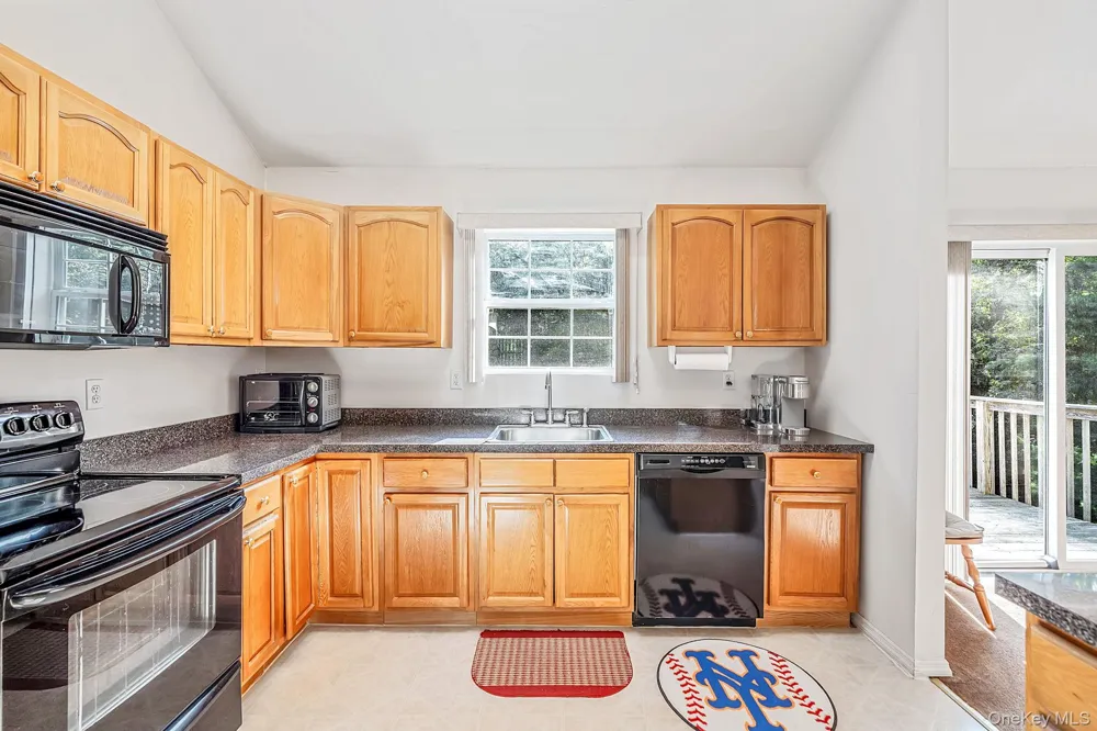 10 Cedar Lane Medford, NY 11763