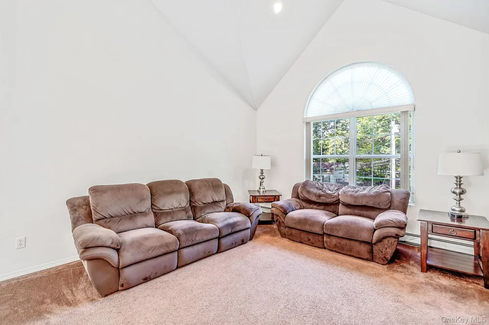 10 Cedar Lane Medford, NY 11763