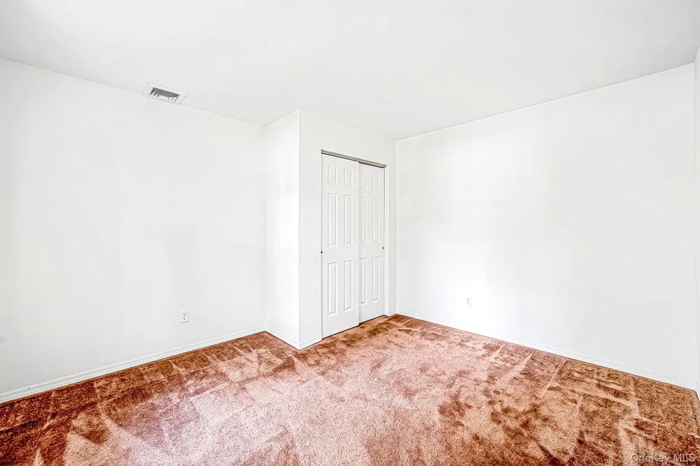 10 Cedar Lane Medford, NY 11763