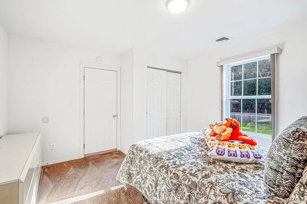 10 Cedar Lane Medford, NY 11763