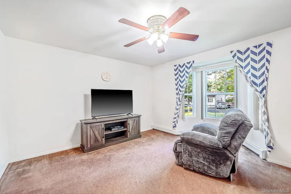 10 Cedar Lane Medford, NY 11763