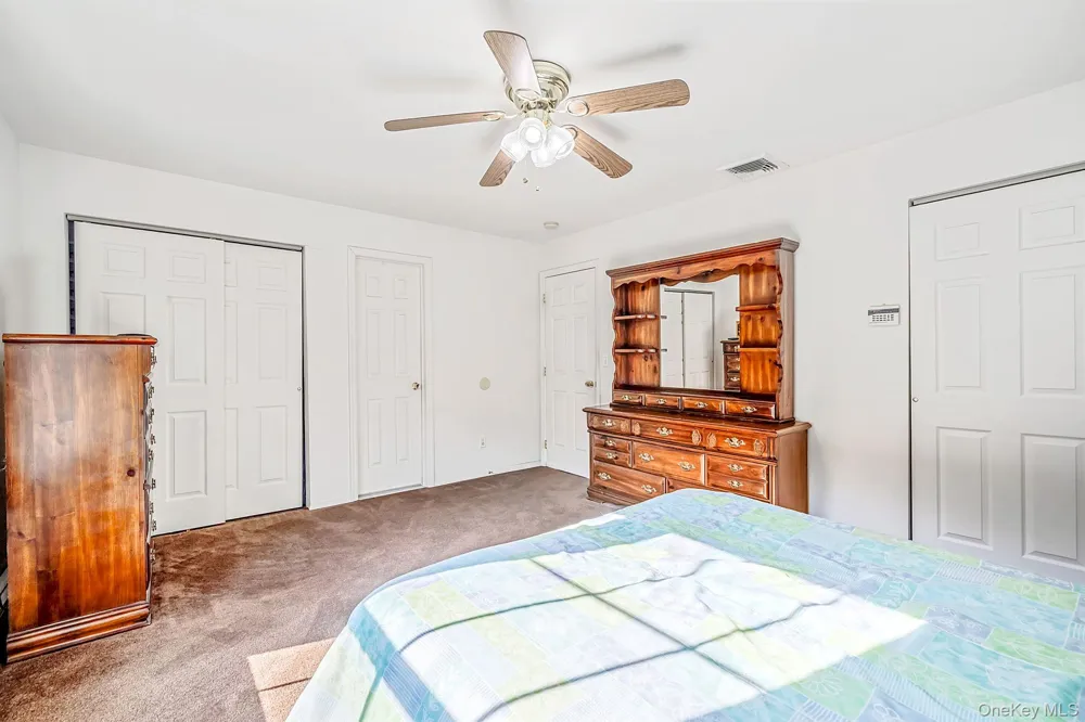 10 Cedar Lane Medford, NY 11763
