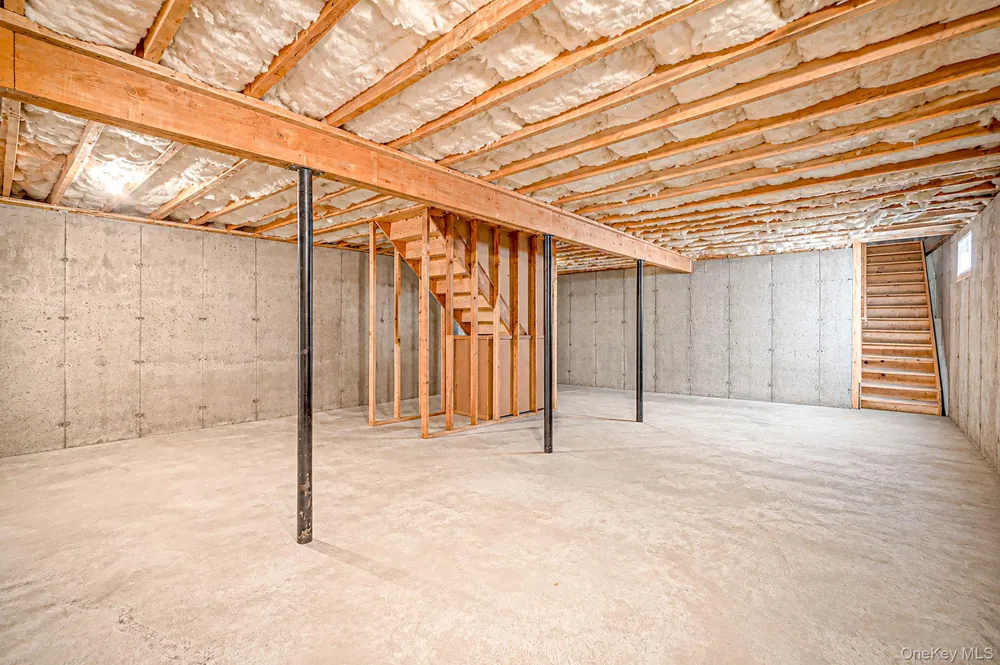 10 Cedar Lane Medford, NY 11763