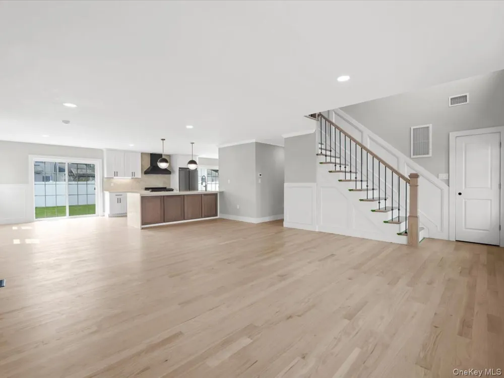 60 Westwood Road S Massapequa Park, NY 11762