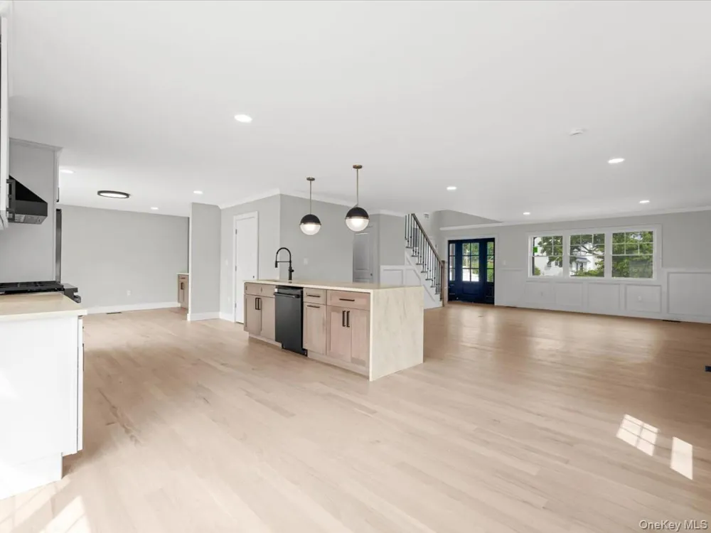 60 Westwood Road S Massapequa Park, NY 11762